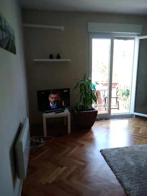 Apartment Five Minutes From City Center Pula Hırvatistan