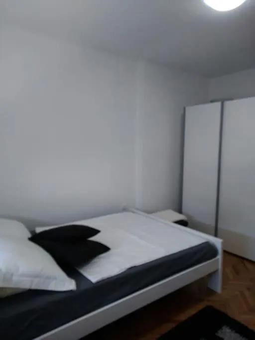 Apartment Five Minutes From City Center Pula 0*,