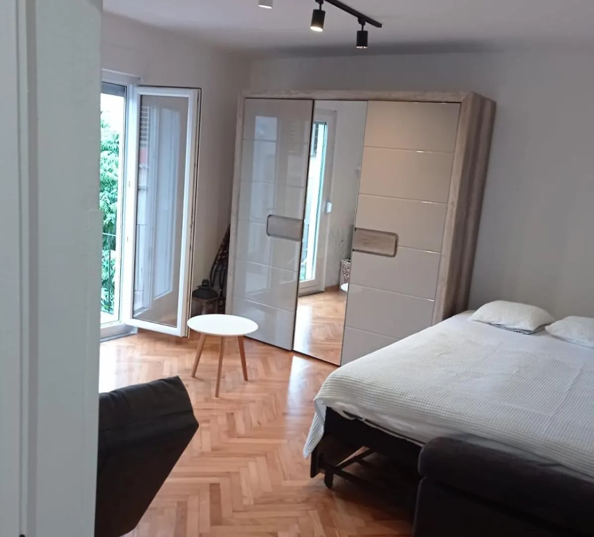 Apartment Five Minutes From City Center Pula
