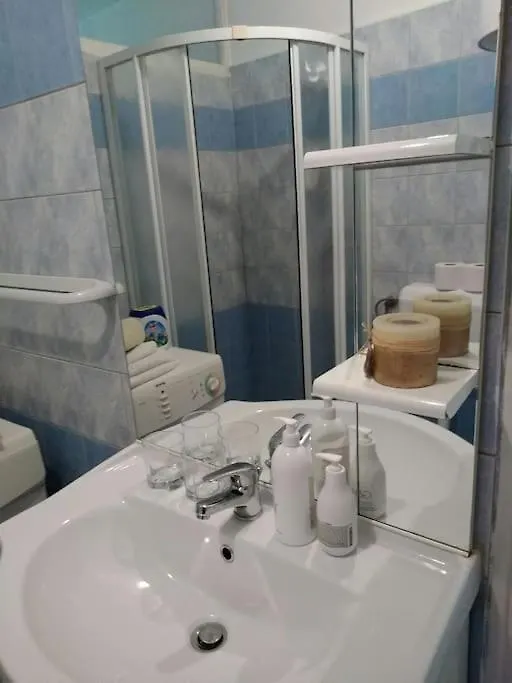 Apartment Five Minutes From City Center Pula